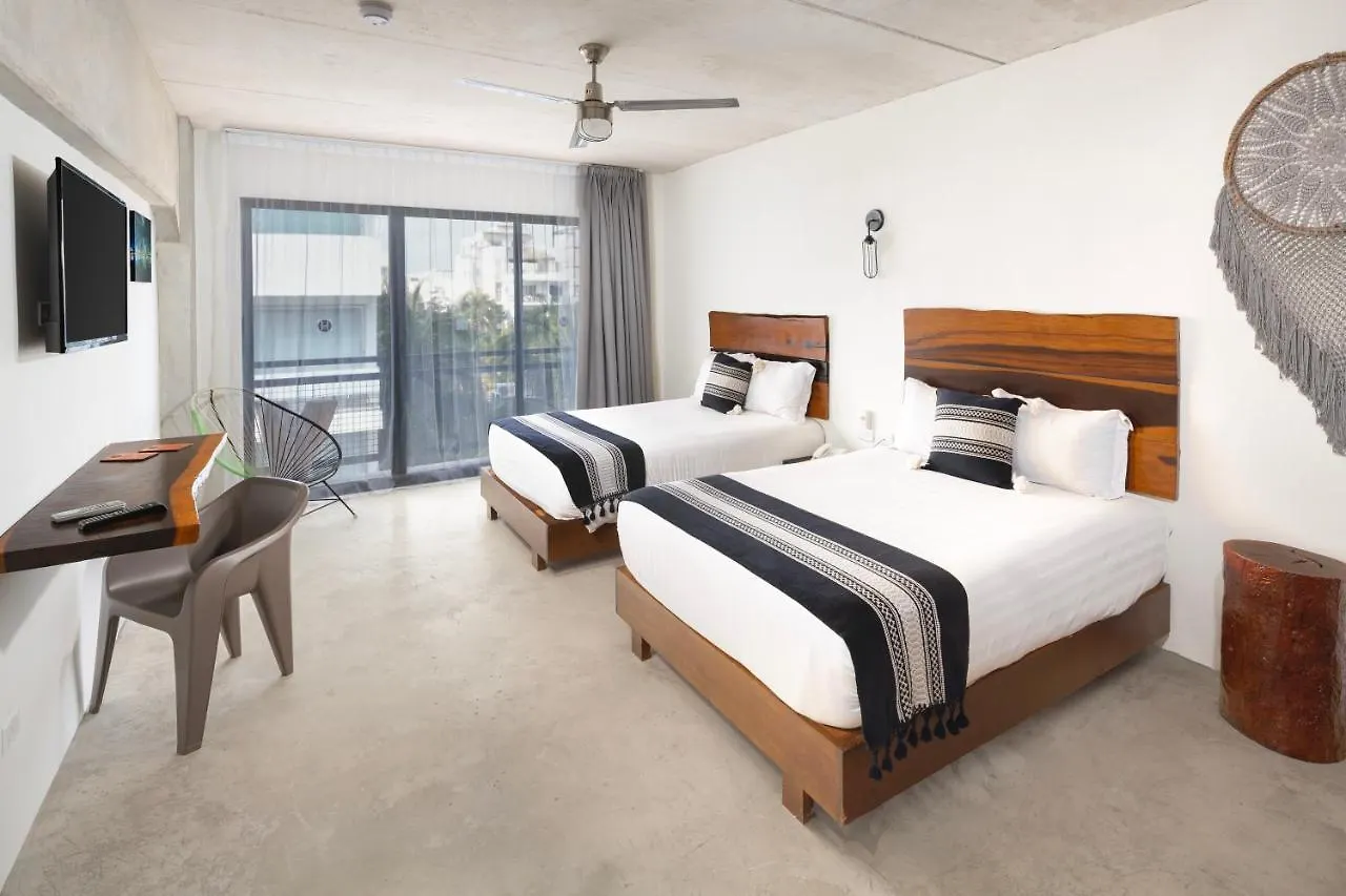 Hotel 52 Playa Del Carmen 4*,
